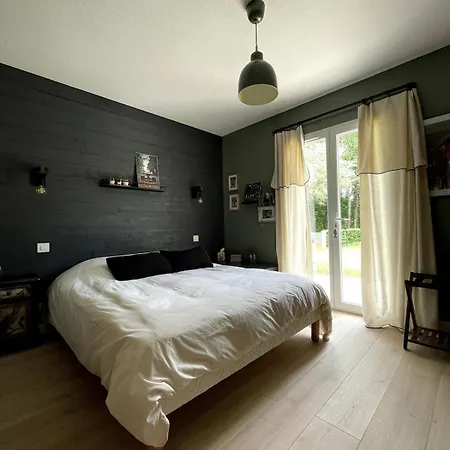 Aux Portes Du Medoc Villa *